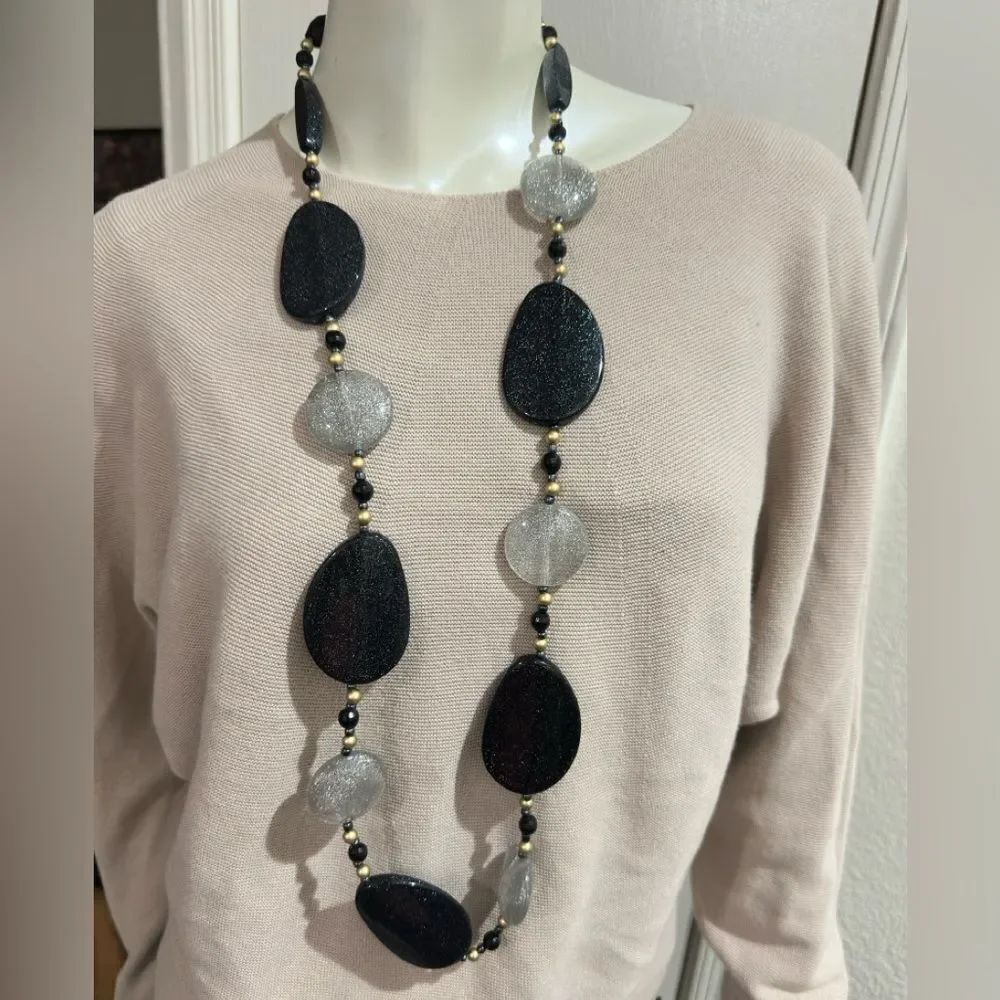 Chic Black and SilverโBeaded Necklace
